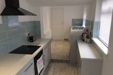 4 bed house, Camden street, Near university, Middlesbrough, TS12EG - Image 1