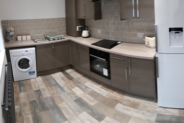 5 bed house, Gresham road, Near university, Middlesbrough, TS14LL - Image 1