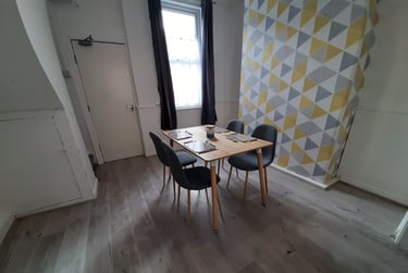 2 bed house, Maple street, Near university, Middlesbrough, TS13DS - Image 3