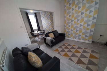 2 bed house, Maple street, Near university, Middlesbrough, TS13DS - Image 1