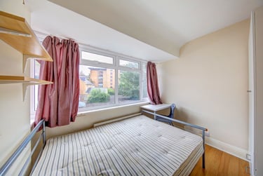 4 bed house, The bittoms, Near university, Kingston, KT12AR - Image 3