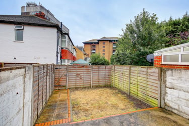 4 bed house, The bittoms, Near university, Kingston, KT12AR - Image 6