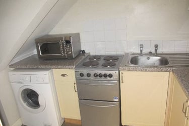 2 bed flat, Parkers Road, Broomhill, Sheffield, S101BN - Image 2