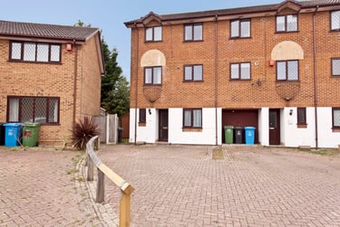 5 bed house, Baverstock Road, Talbot village, Bournemouth, BH125EX - Image 1