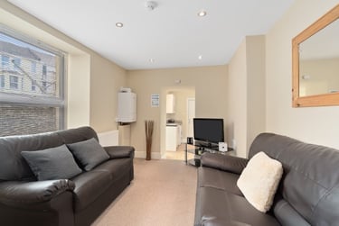 3 bed flat, Pier Street, The hoe, Plymouth, PL13BS - Image 1