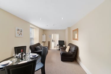 3 bed flat, Pier Street, The hoe, Plymouth, PL13BS - Image 2
