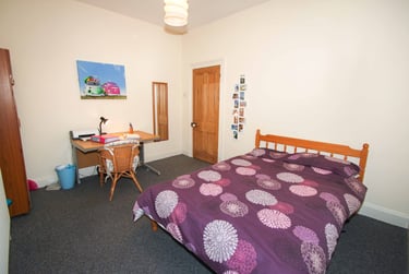 3 bed flat, Alexandra Road, Mutley, Plymouth, PL47JT - Image 1