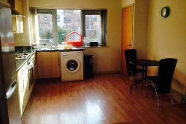 2 bed flat, Portland Road, Arboretum, Nottingham, NG74HR - Image 3
