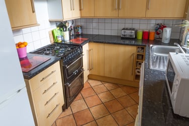 5 bed house, Hessle place, Hyde park, Leeds, LS61EG - Image 3