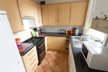 5 bed house, Hessle place, Hyde park, Leeds, LS61EG - Image 4