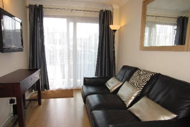 1 bed flat, Minute walk to university, Middle Street, Near university, Portsmouth, PO54BX - Image 3