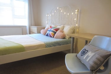 1 bed flat, Minute walk to university, Middle Street, Near university, Portsmouth, PO54BX - Image 2