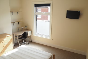 6 bed house, Beatrice Road, Southsea, Portsmouth, PO40JY - Image 1