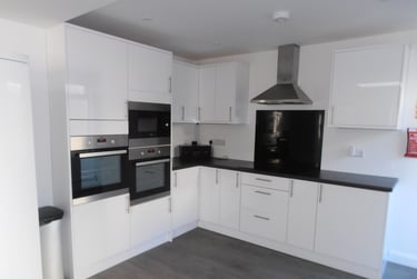 7 bed house, May terrace, Near university, Plymouth, PL48PP - Image 1