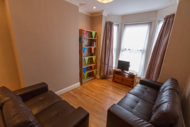 4 bed house, Hessle Place, Hyde park, Leeds, LS61EU - Image 2