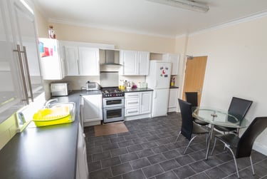 4 bed house, Hessle Place, Hyde park, Leeds, LS61EU - Image 3