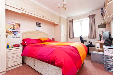 6 bed house, McWilliam Close, Talbot village, Bournemouth, BH125HP - Image 4
