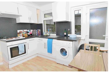 2 bed flat, Prospect Street, City centre, Plymouth, PL48NY - Image 2