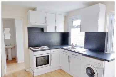 2 bed flat, Prospect Street, City centre, Plymouth, PL48NY - Image 3