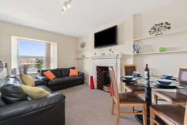 6 bed flat, Bedford terrace, North hill, Plymouth, PL48EY - Image 1