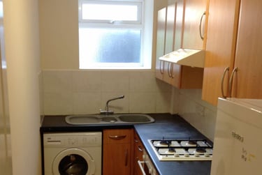 2 bed flat, Alexandra Road, Mutley plain, Plymouth, PL47EF - Image 3