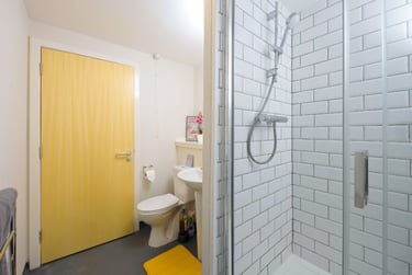 Premium Double Bed Flat at Keiller Court, Horsewater Wynd, City Centre, Dundee, DD15DS - Image 2