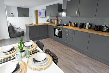 6 Bed Cluster En-Suite Standard at The City Arcade, 108 Fore Street, City Centre, Exeter, EX43HY - Image 3