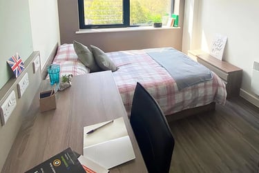 Premium En Suite Plus at Stanhope House, 91-95 Commercial Road, City Centre, Portsmouth, PO11BQ - Image 2