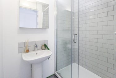 En Suite at The Nest, 3-7 Marble Street, Clarendon Park, Leicester, LE15XD - Image 5