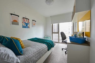 5-Bed Upper Floor Ensuite at Felda House, 575 North End Road, Wembley, London, HA90UU - Image 1