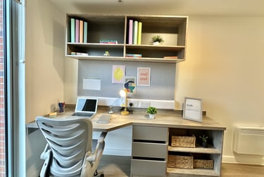 Studio (Top Floor) - Image 3
