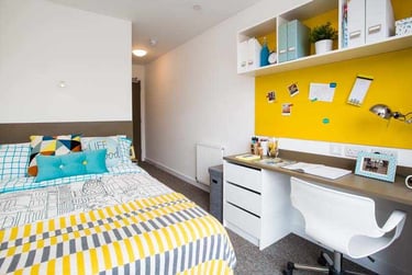 5-Bed Standard Ensuite at Felda House, 575 North End Road, Wembley, London, HA90UU - Image 1