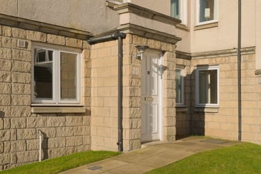 Premium 2 Bed Maisonette With Study - Image 1