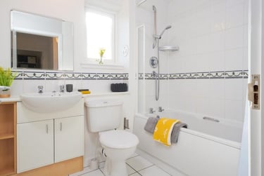 Premium 2 Bed Maisonette With Study - Image 7