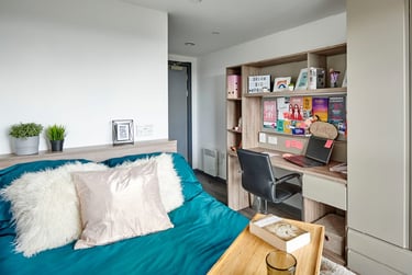 Premium 2 Bed Apartment - Image 1