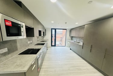En Suite at The Nest, 3-7 Marble Street, Clarendon Park, Leicester, LE15XD - Image 11