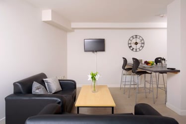 Single Bed Flat - Image 1