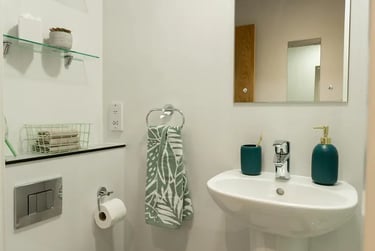 6 Bed Cluster En-Suite Standard at The City Arcade, 108 Fore Street, City Centre, Exeter, EX43HY - Image 4