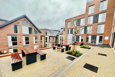 Studio (Top Floor) - Image 10