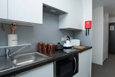 Executive Studio at Fraser Studios, 140 Causewayend, City Centre, Aberdeen, AB253TN - Image 4