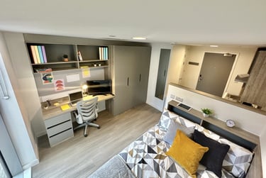 Studio (Top Floor) - Image 2