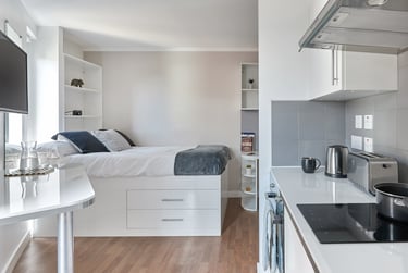 Corner Studio - Image 2