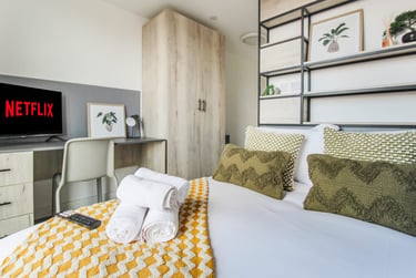 En Suite at The Nest, 3-7 Marble Street, Clarendon Park, Leicester, LE15XD - Image 4