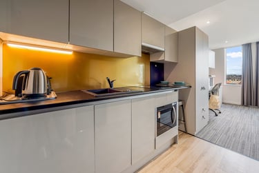 Studio - Silver at West View, Castlebank Street, Broomhill, Glasgow, G116DN - Image 5