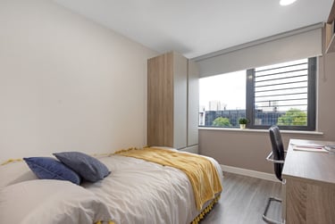 Premium En Suite Plus at Stanhope House, 91-95 Commercial Road, City Centre, Portsmouth, PO11BQ - Image 1