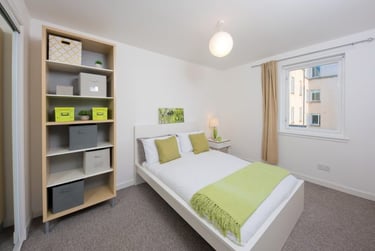 Premium 2 Bed Maisonette With Study - Image 5