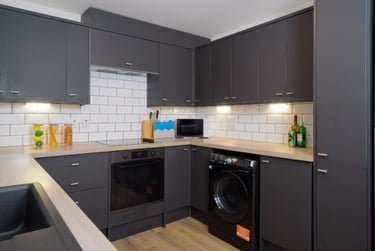 Premium Double Bed Flat at Keiller Court, Horsewater Wynd, City Centre, Dundee, DD15DS - Image 4
