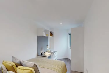 6 Bed Cluster En-Suite Standard at The City Arcade, 108 Fore Street, City Centre, Exeter, EX43HY - Image 2