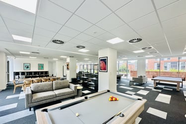 Studio (Top Floor) - Image 7