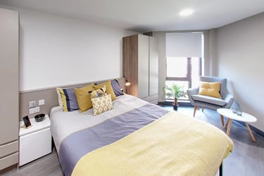Classic Studio at Sycamore House, Woodhouse Square, Kirkstall, Leeds, LS31BP - Image 1